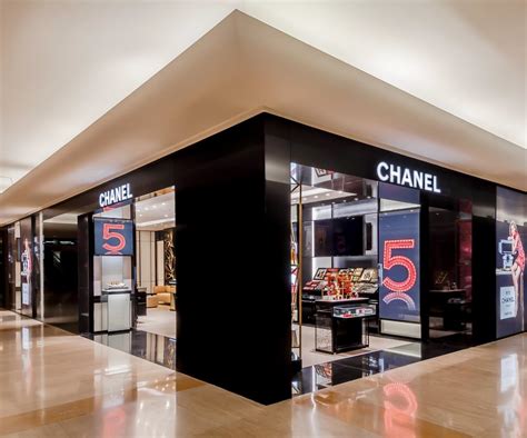 Boutiques and authorized CHANEL retailers Bergamo 